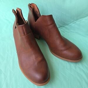 b.o.c. Lucy Boot women 10 10m brown tan ankle boots vegan western Bootie slip on